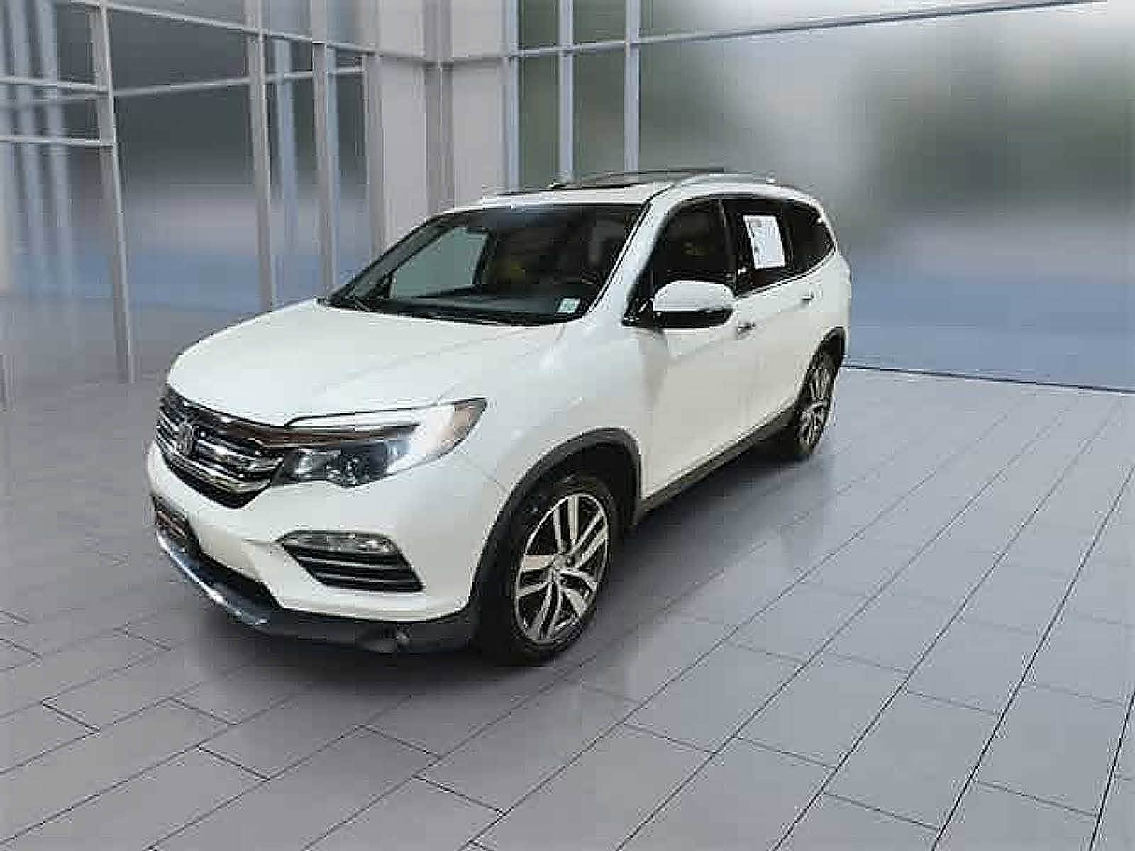 Thumbnail: 2017 Honda Pilot - 16