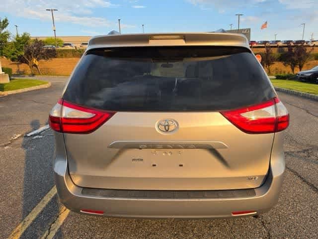 Thumbnail: 2015 Toyota Sienna - 5