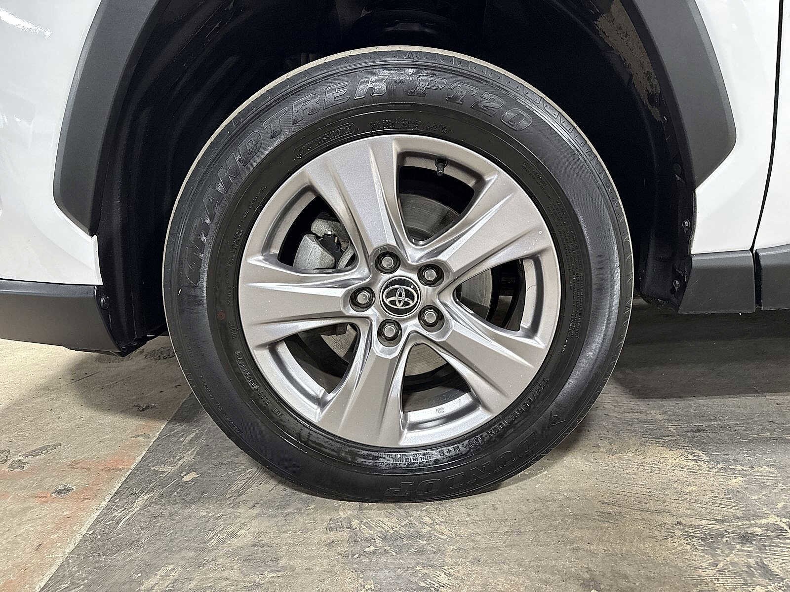 Thumbnail: 2022 Toyota RAV4 - 10