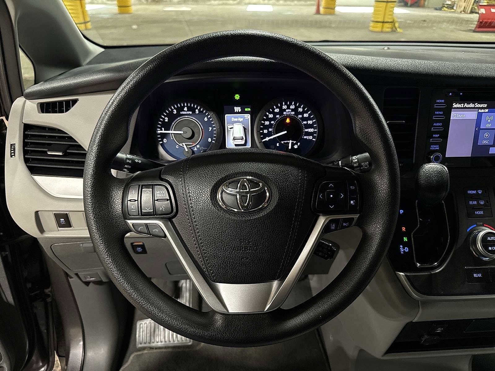 Thumbnail: 2020 Toyota Sienna - 19