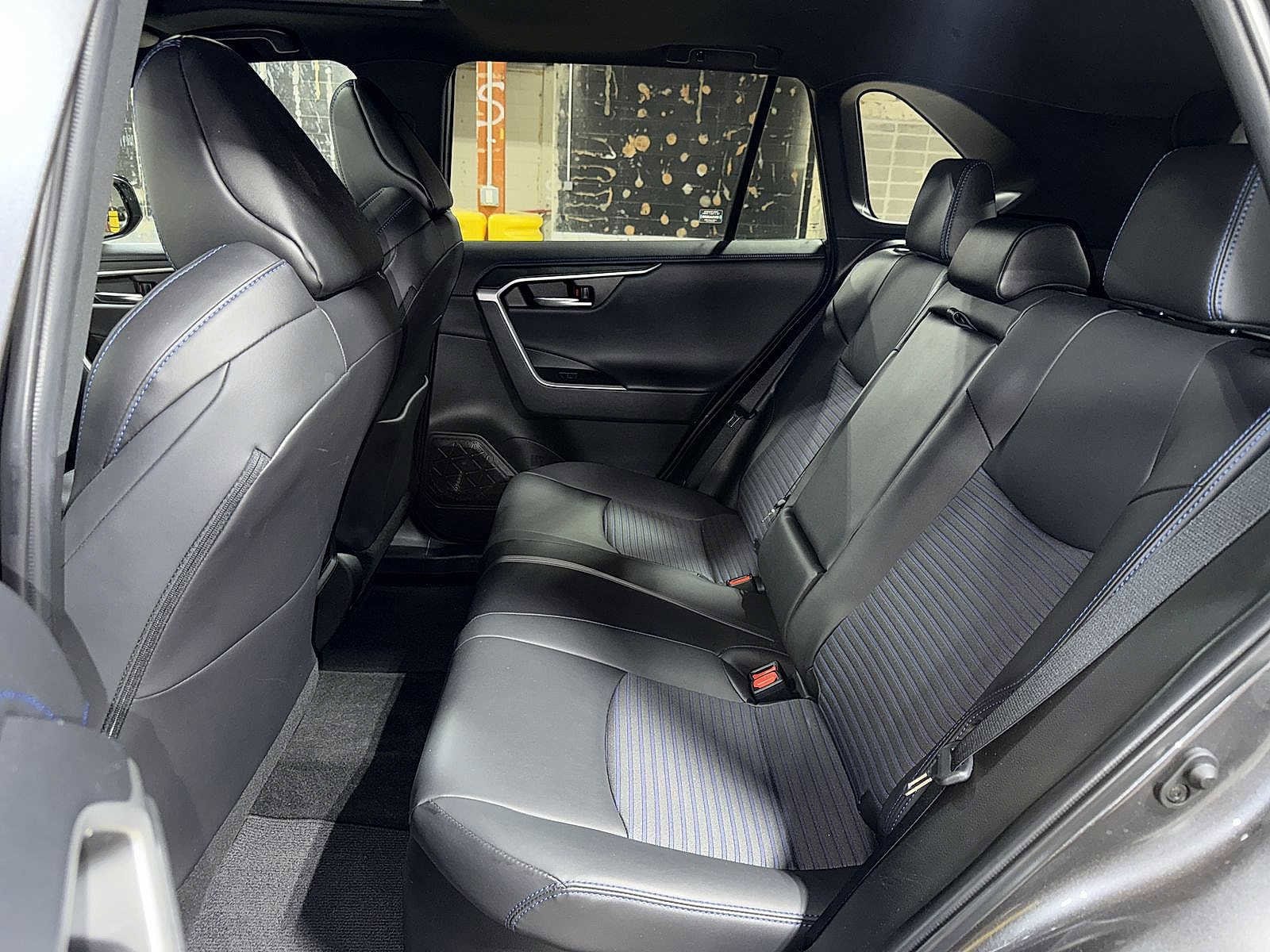 Thumbnail: 2022 Toyota RAV4 - 17