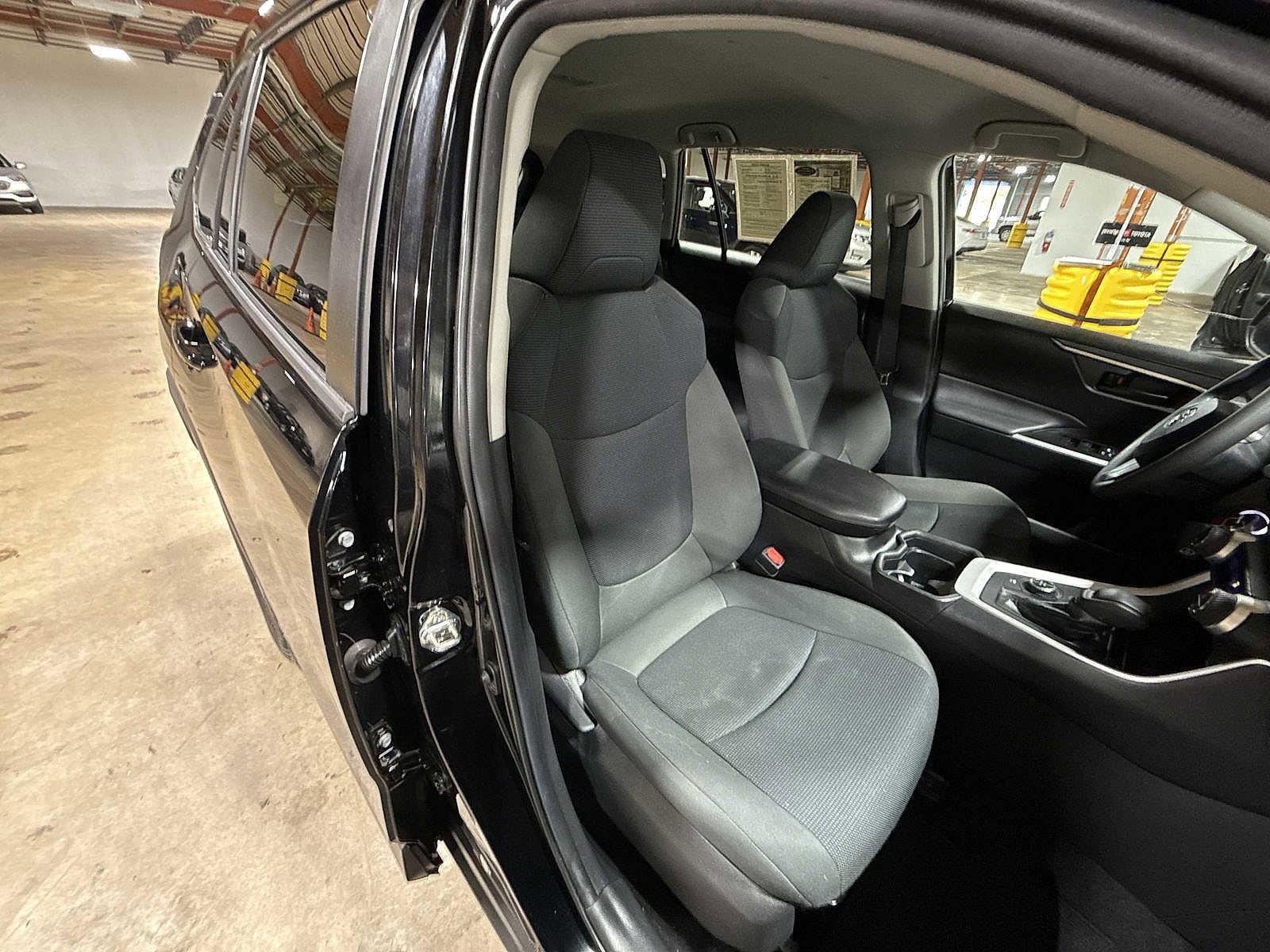 Thumbnail: 2021 Toyota RAV4 - 16