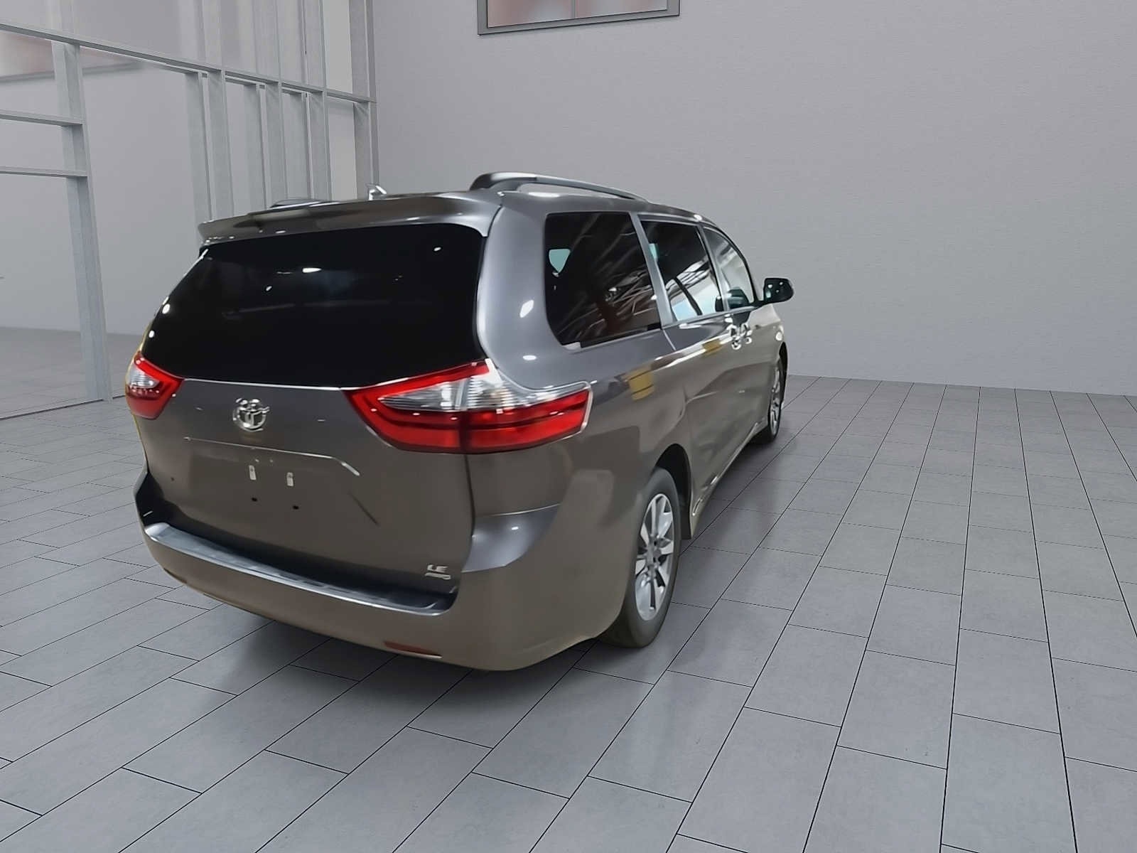 Thumbnail: 2020 Toyota Sienna - 8