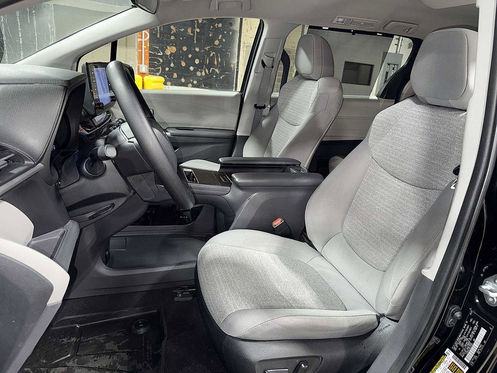 Thumbnail: 2022 Toyota Sienna - 15