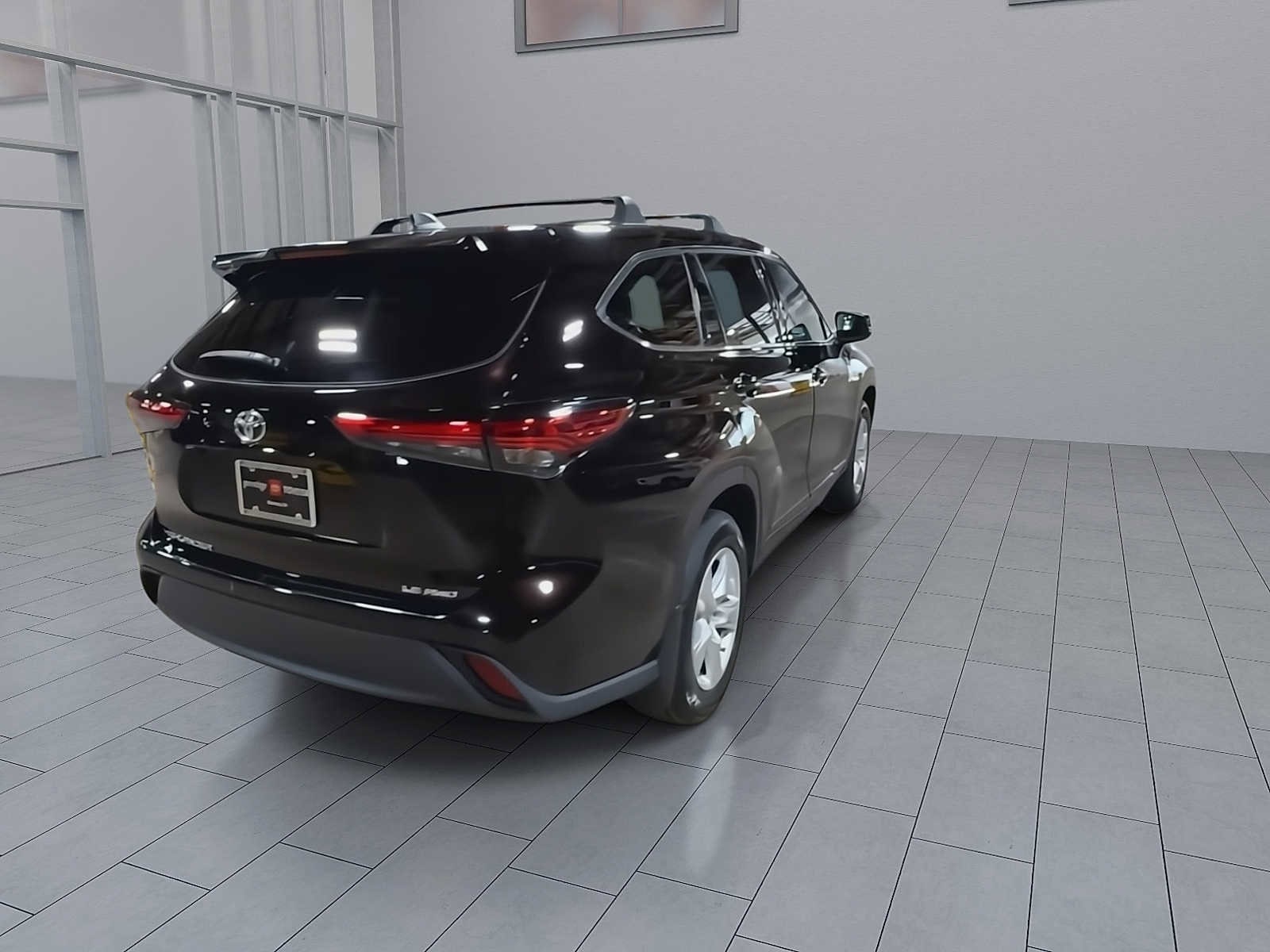 Thumbnail: 2022 Toyota Highlander - 7