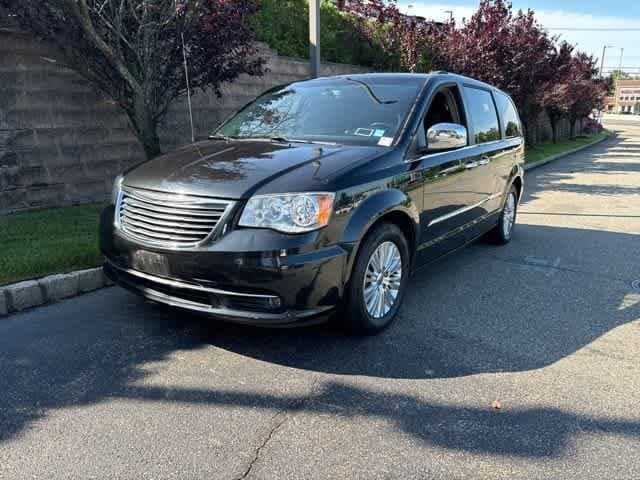 2015 Chrysler Town & Country  -
                Ramsey, NJ