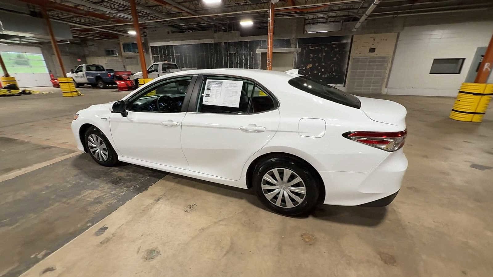 View vehicle photo 6