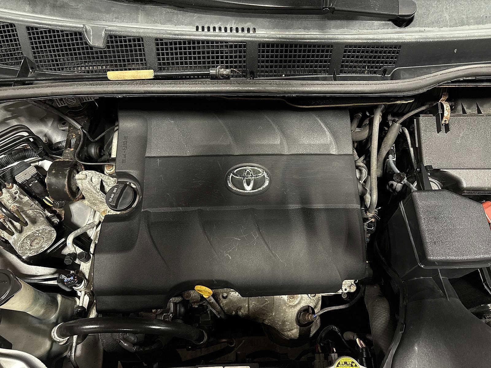 Thumbnail: 2011 Toyota Sienna - 11