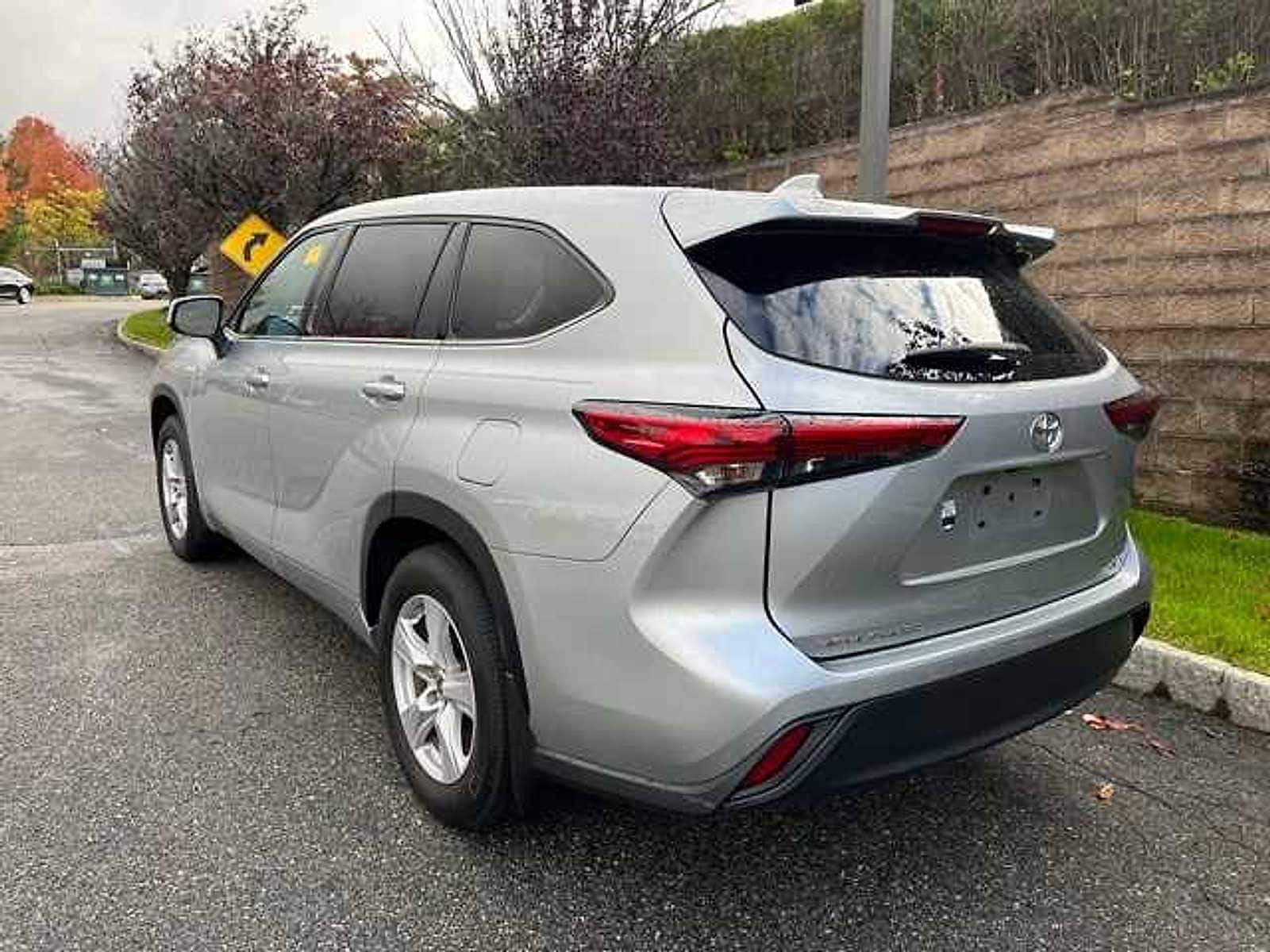 Thumbnail: 2021 Toyota Highlander - 6