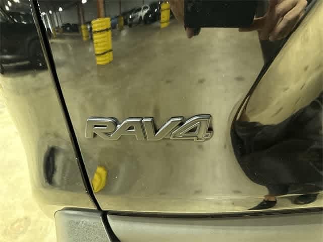 2022 Toyota RAV4 XLE 25
