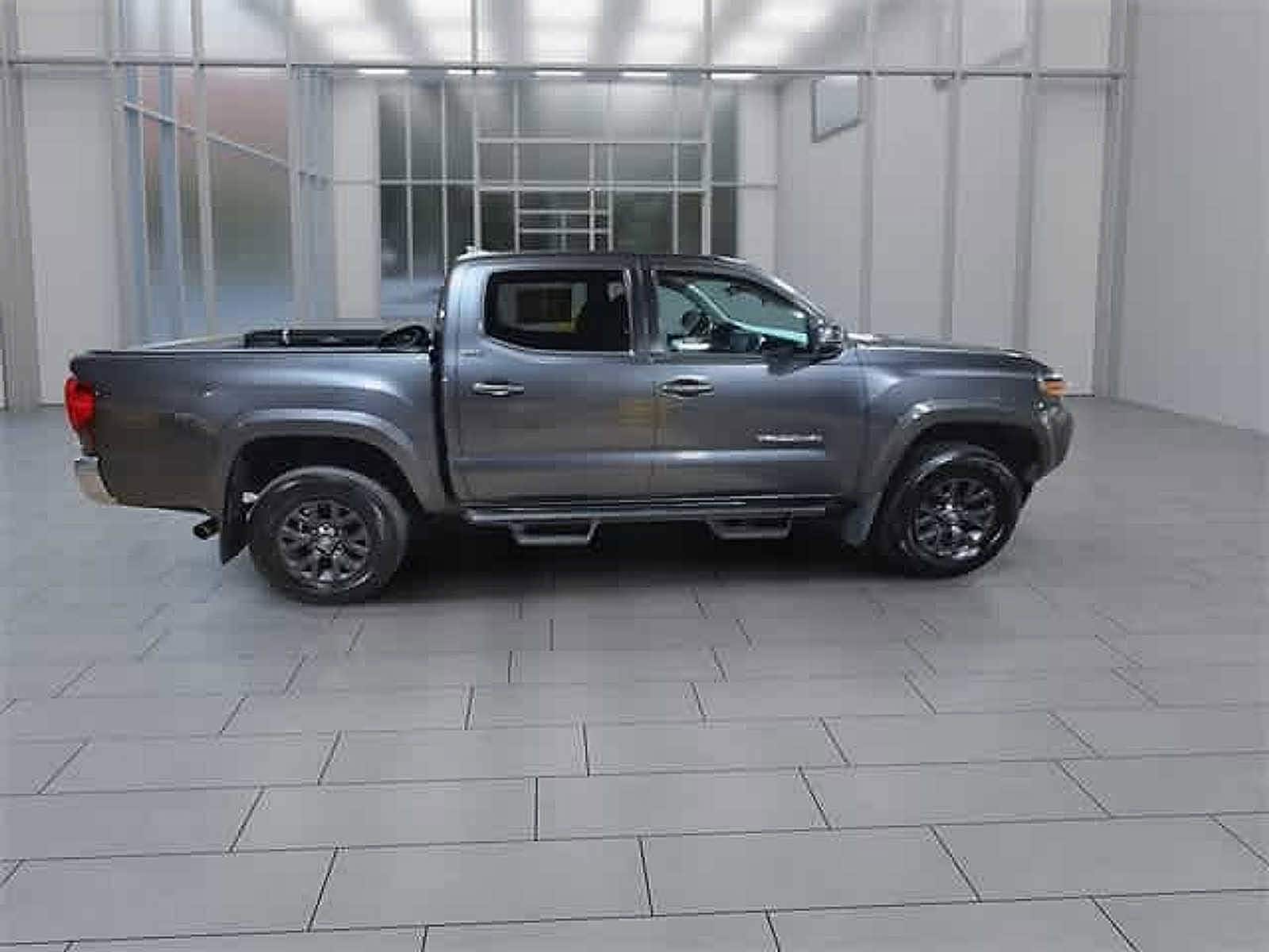 Thumbnail: 2022 Toyota Tacoma - 13
