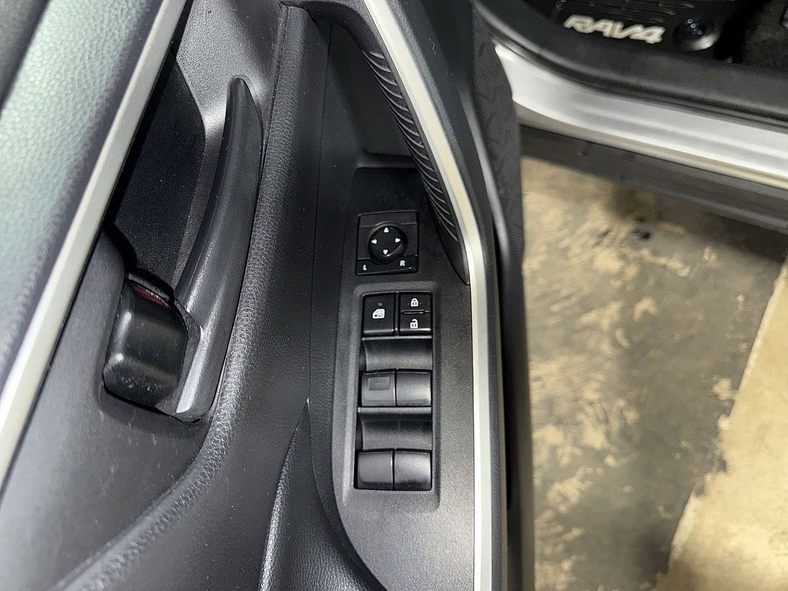 Thumbnail: 2019 Toyota RAV4 - 22