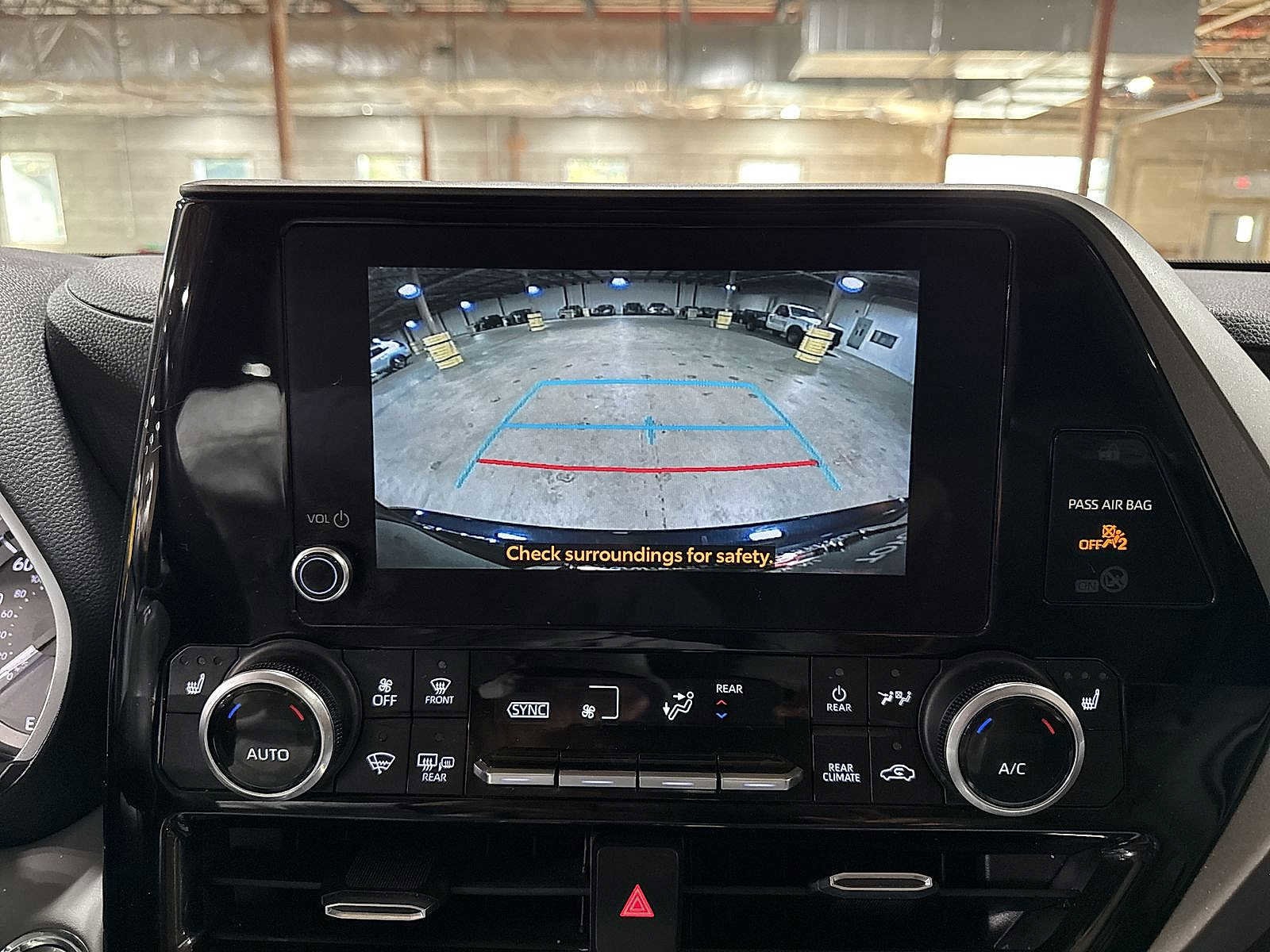 Thumbnail: 2023 Toyota Highlander - 26