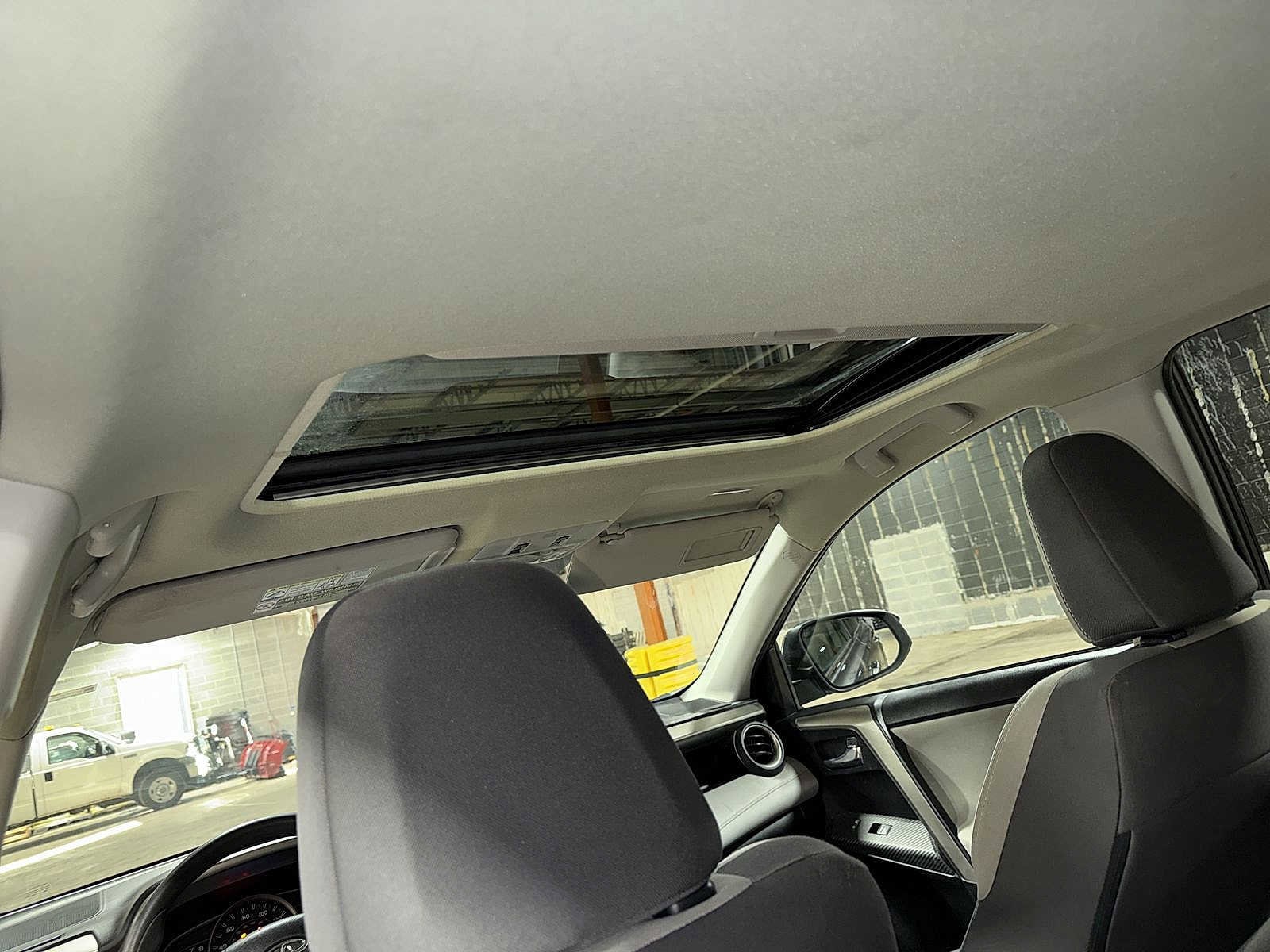 Thumbnail: 2014 Toyota RAV4 - 23