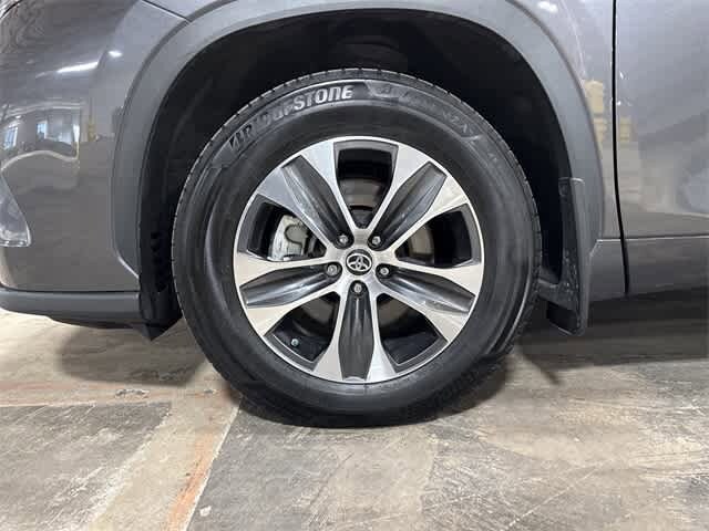 Thumbnail: 2022 Toyota Highlander - 10