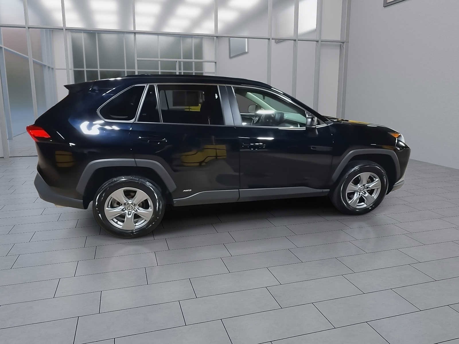 Thumbnail: 2022 Toyota RAV4 - 9