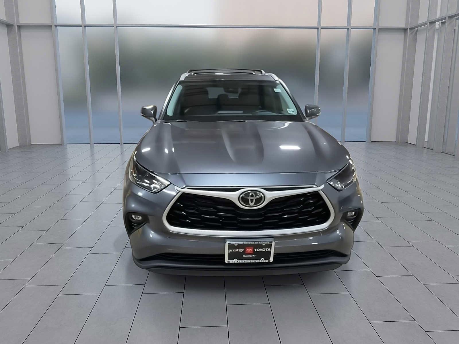 Thumbnail: 2022 Toyota Highlander - 3