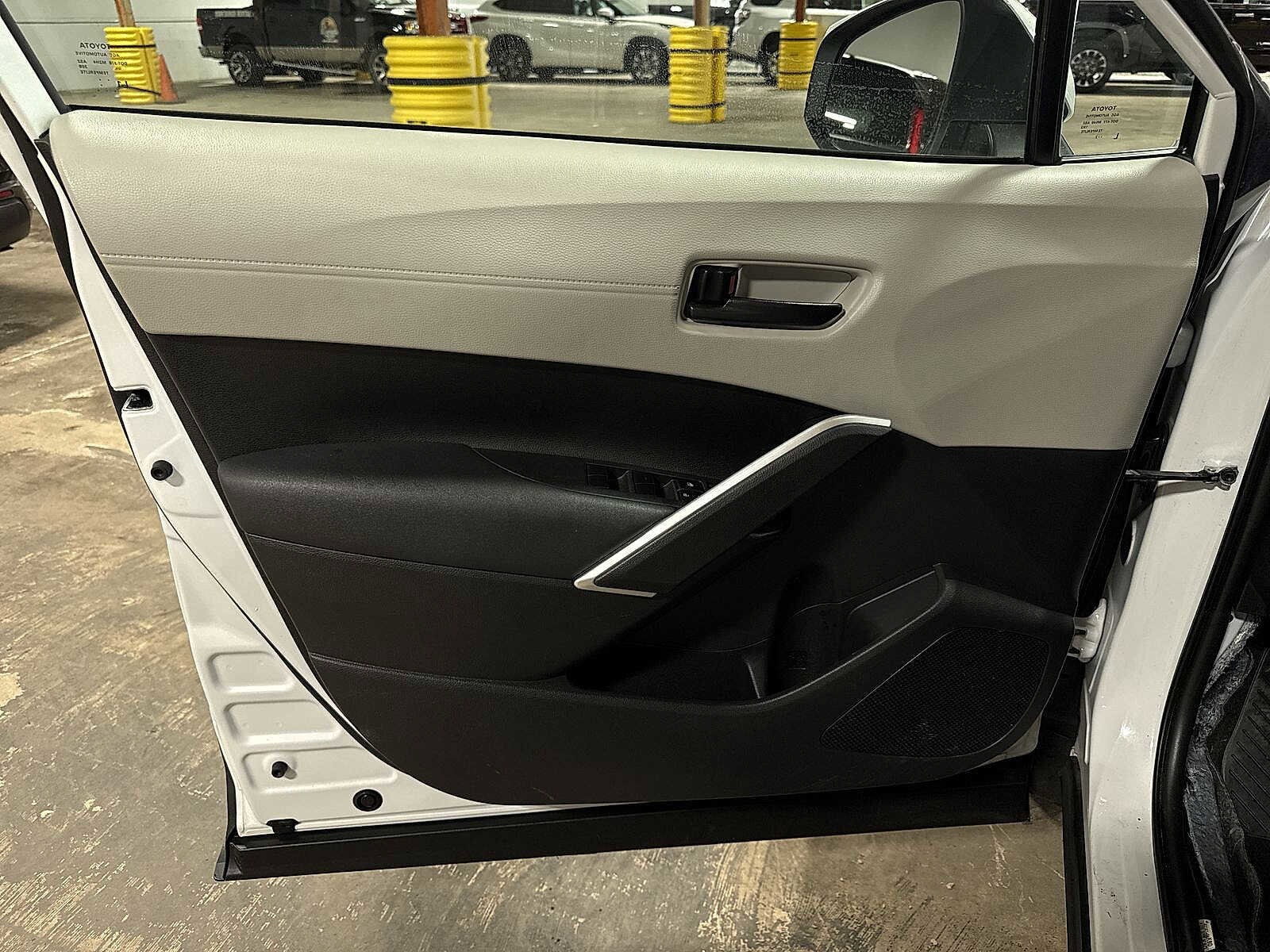 Thumbnail: 2023 Toyota Corolla Cross - 28