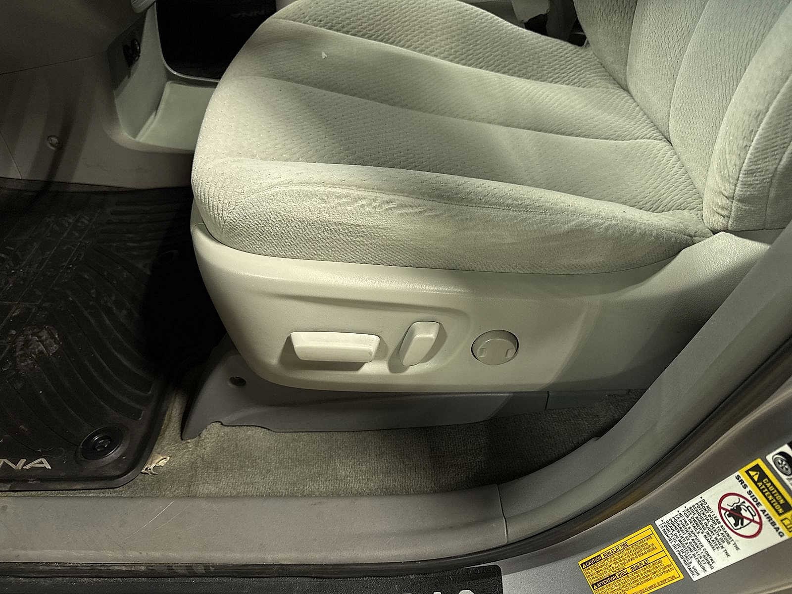 Thumbnail: 2014 Toyota Sienna - 23