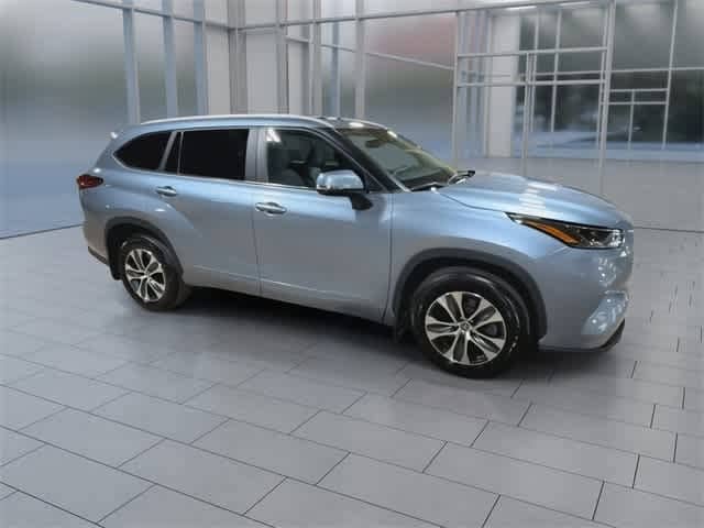 Thumbnail: 2023 Toyota Highlander - 2