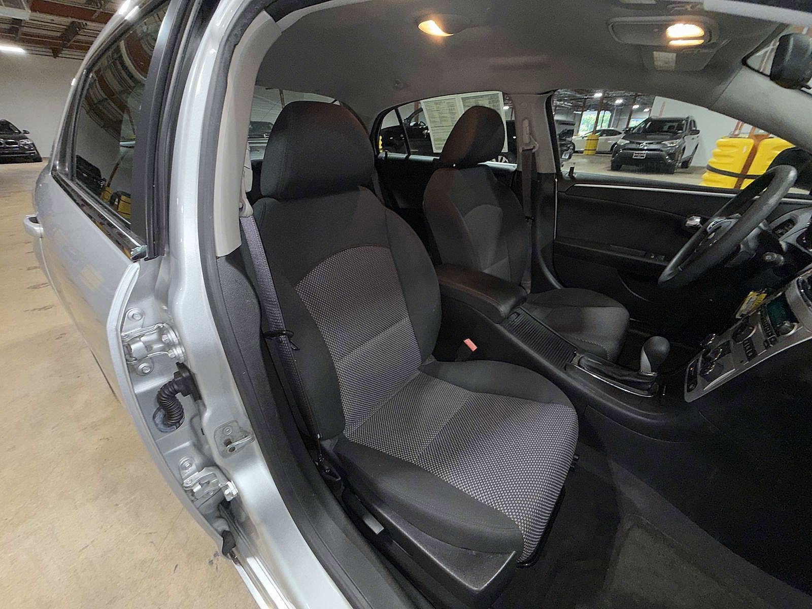 Thumbnail: 2010 Chevrolet Malibu - 16