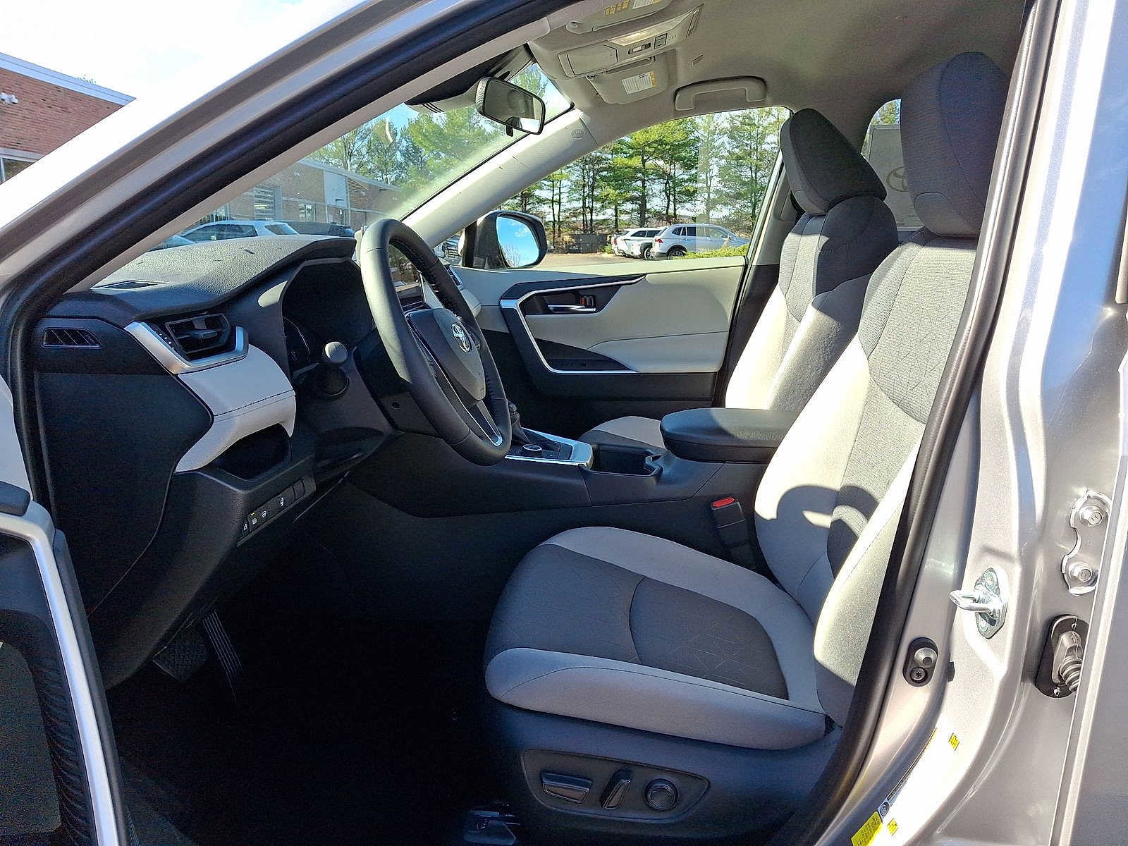 Thumbnail: 2025 Toyota RAV4 - 14