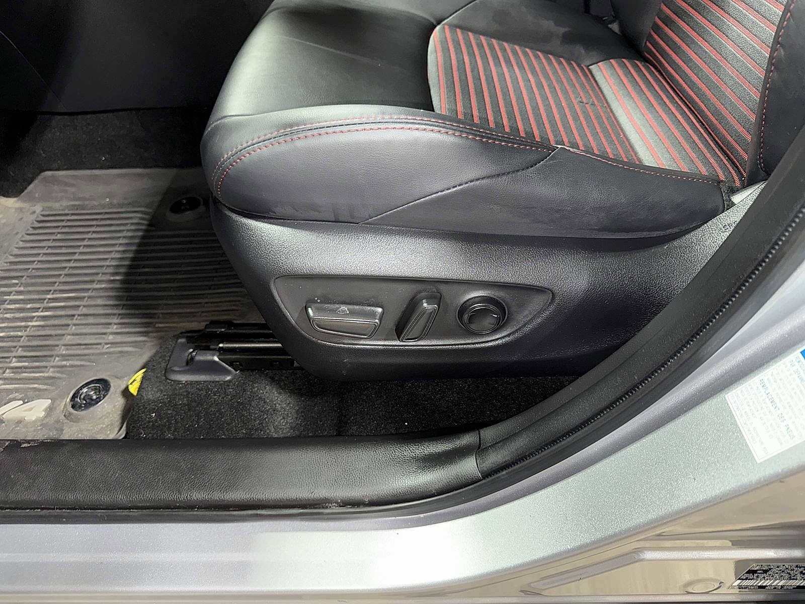 Thumbnail: 2022 Toyota RAV4 - 23