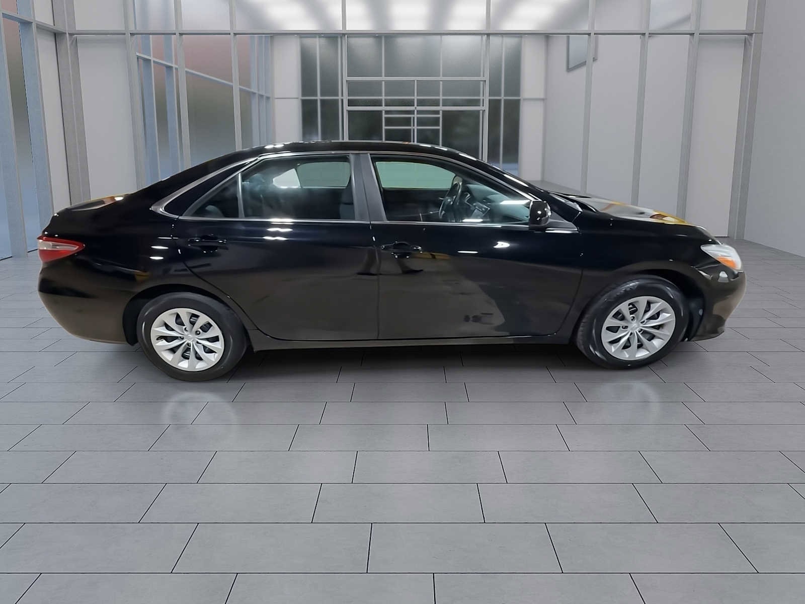 Thumbnail: 2015 Toyota Camry - 9