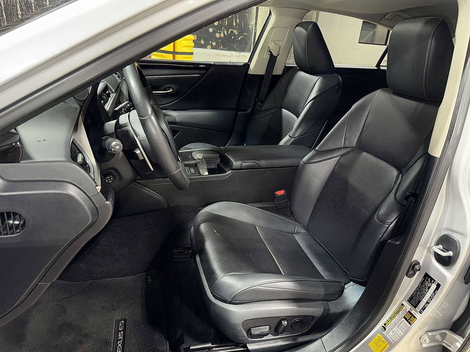 Thumbnail: 2019 Lexus ES - 15