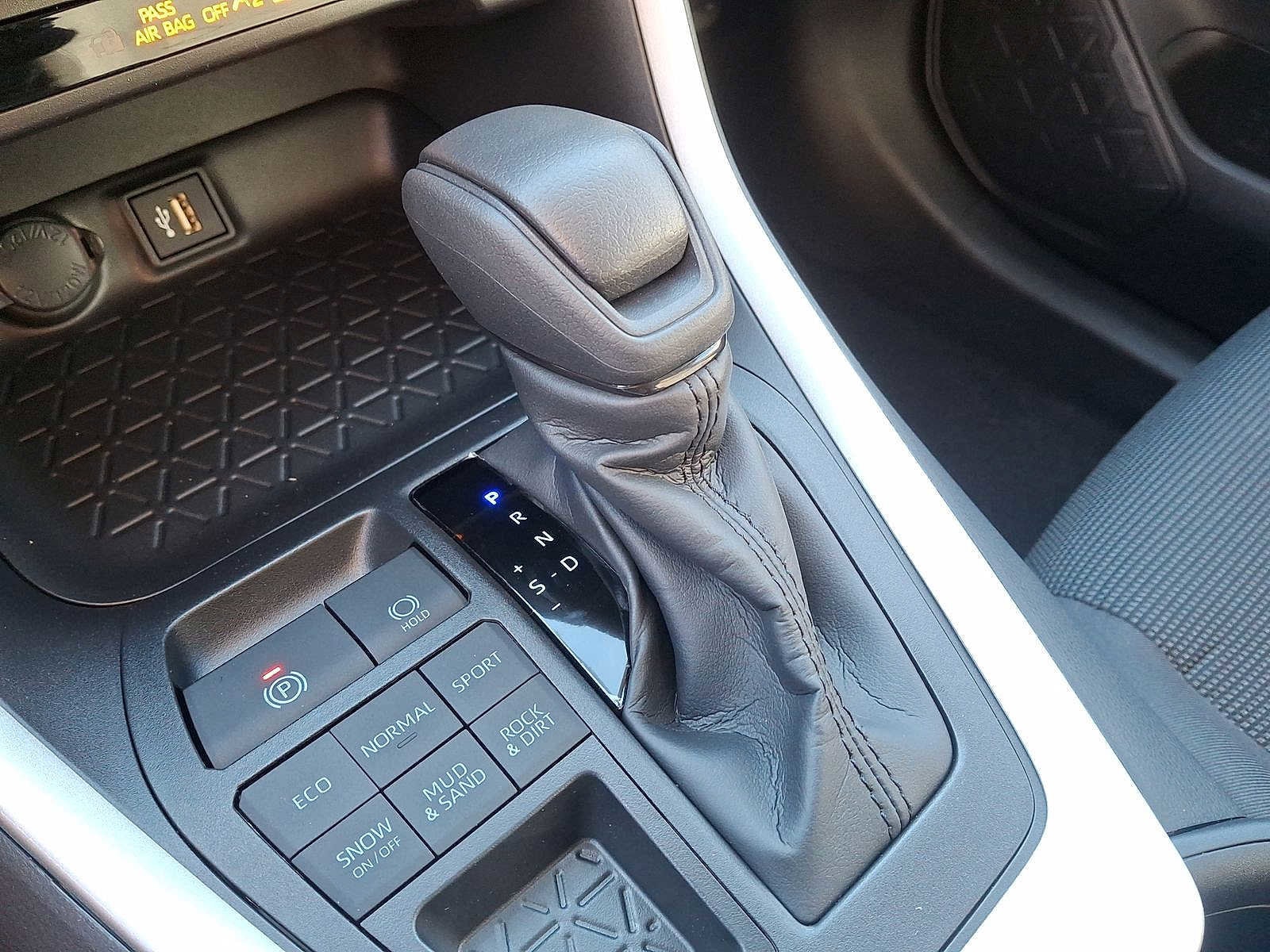 Thumbnail: 2025 Toyota RAV4 - 21