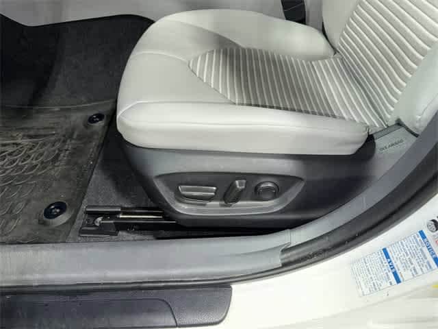2022 Toyota Camry SE 23