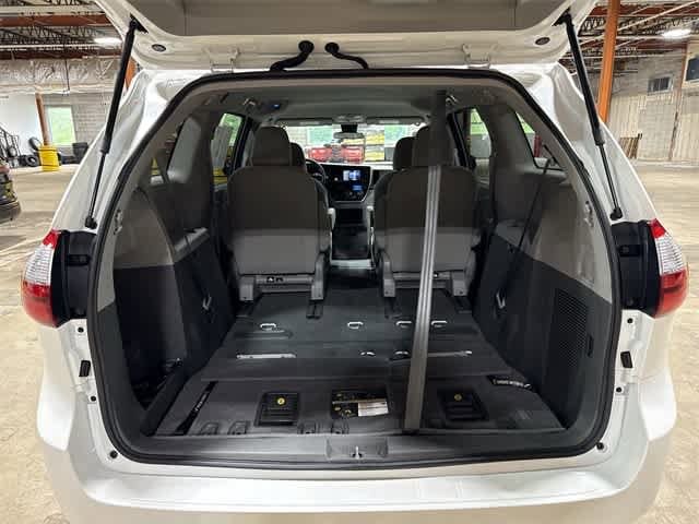 2020 Toyota Sienna SE 11