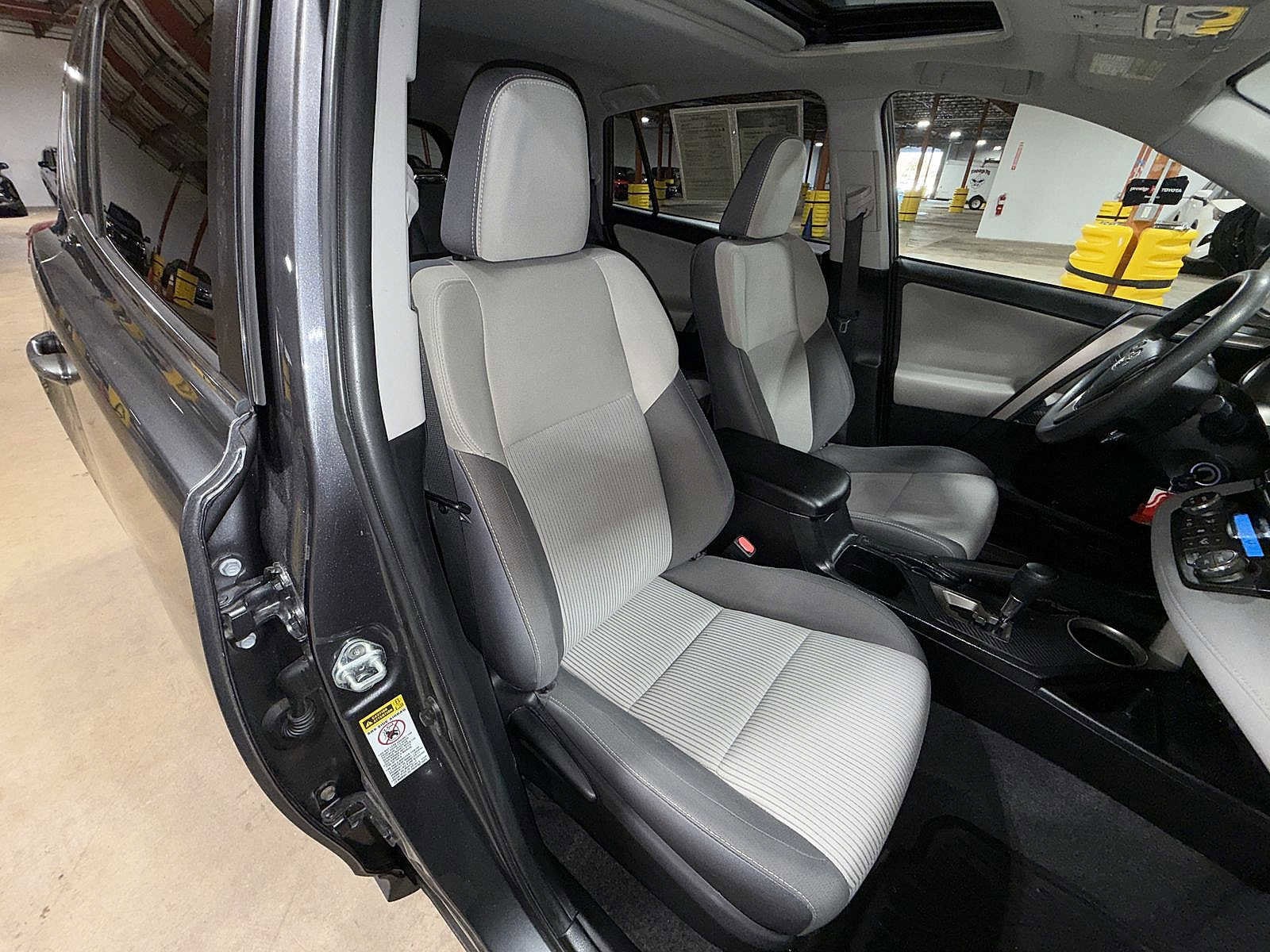 Thumbnail: 2014 Toyota RAV4 - 16