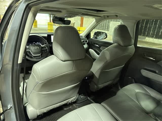 Thumbnail: 2023 Toyota Highlander - 30