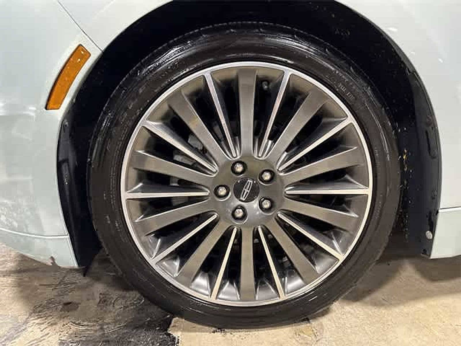 Thumbnail: 2014 Lincoln MKZ - 17