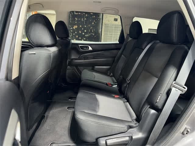 Thumbnail: 2019 Nissan Pathfinder - 17