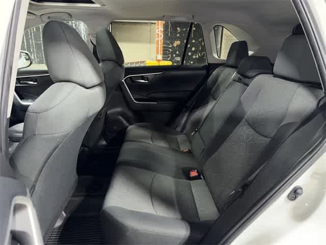 2022 Toyota RAV4 XLE 17