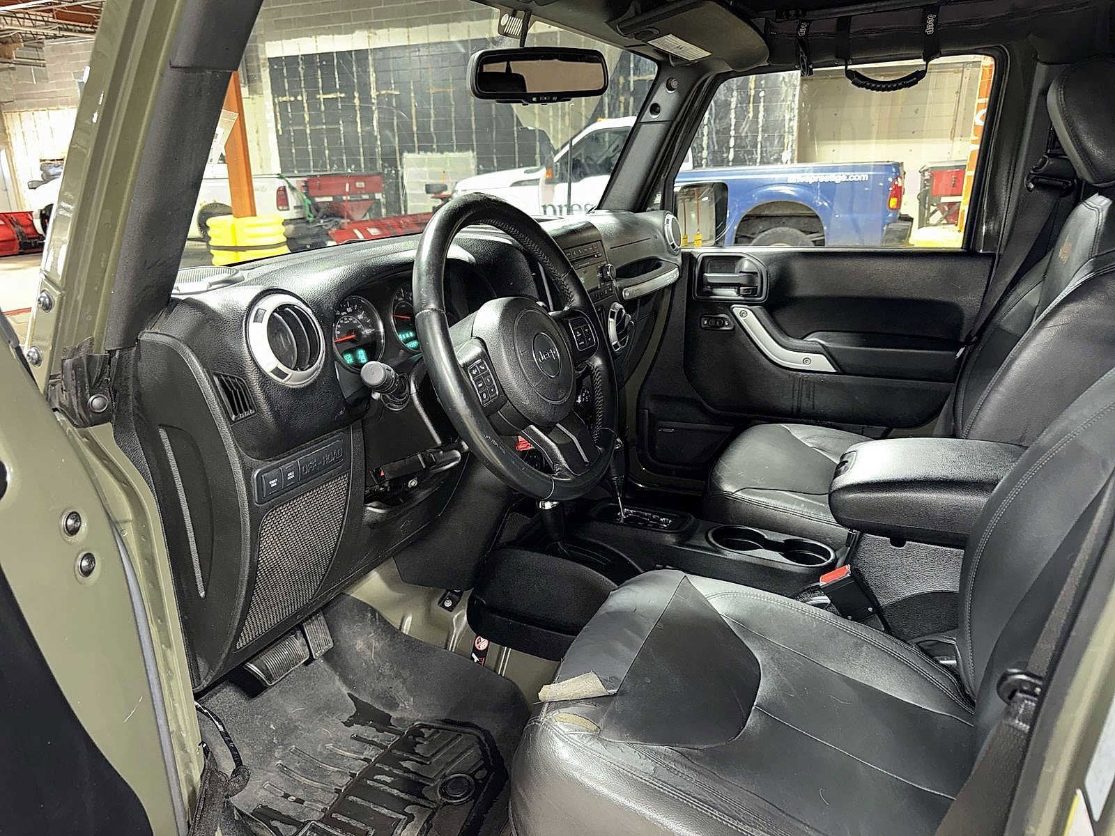 Thumbnail: 2015 Jeep Wrangler - 25