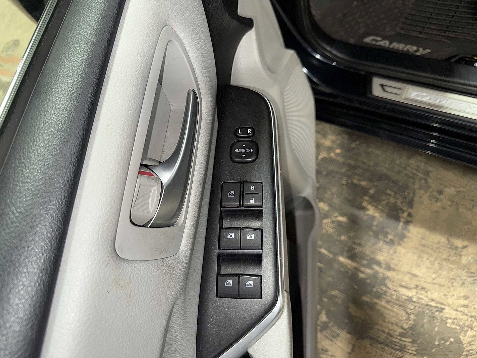 Thumbnail: 2017 Toyota Camry - 23