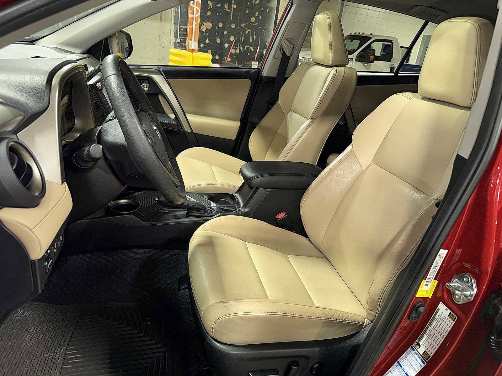 Thumbnail: 2015 Toyota RAV4 - 15