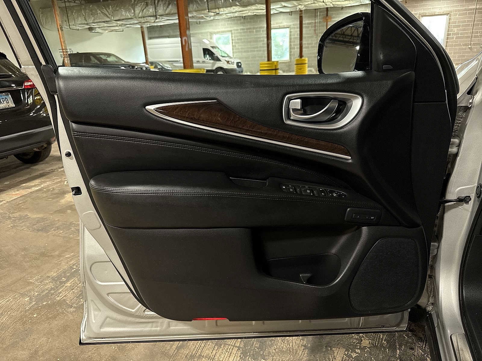 Thumbnail: 2015 INFINITI QX60 - 33