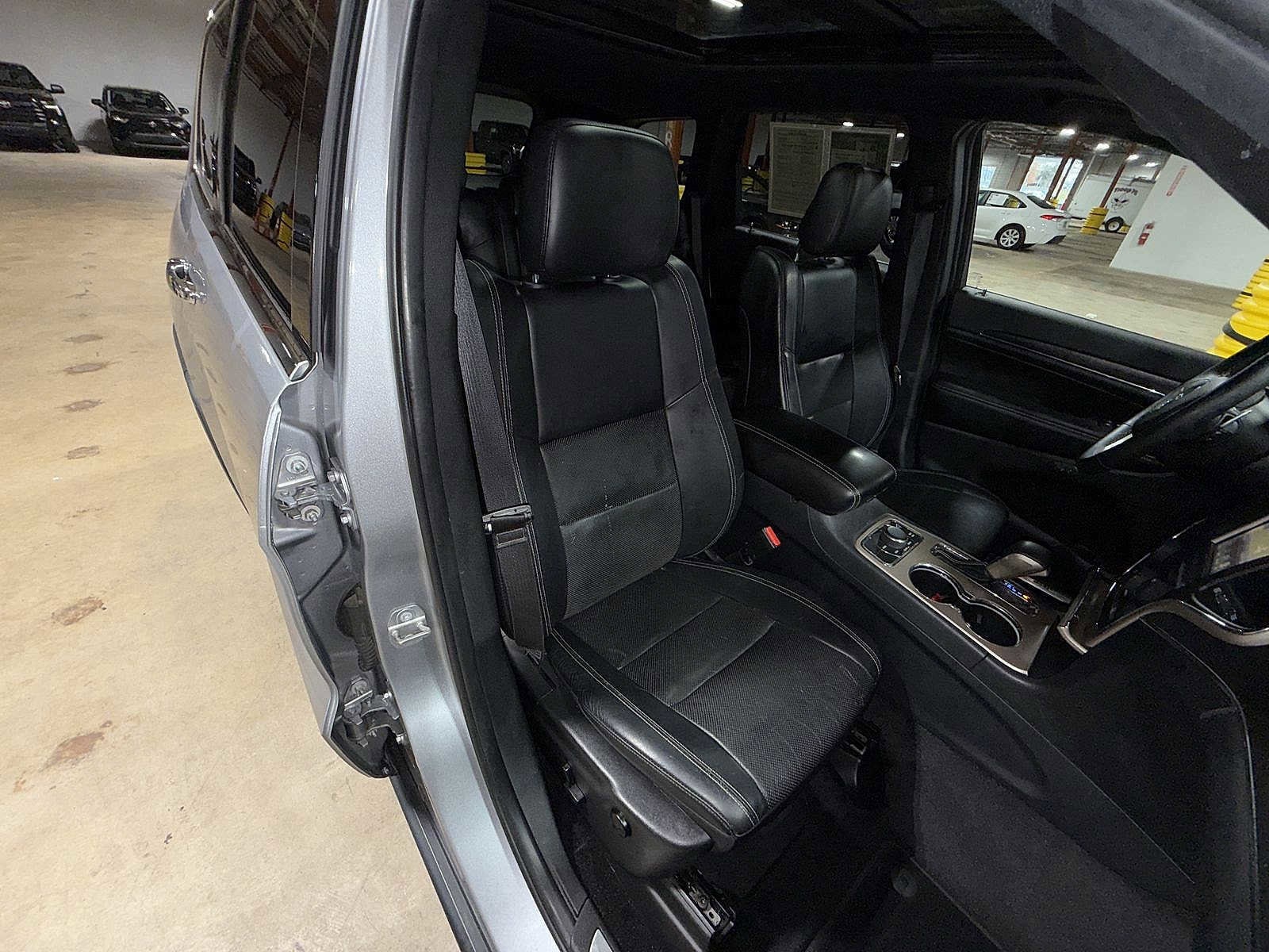 Thumbnail: 2017 Jeep Grand Cherokee - 16