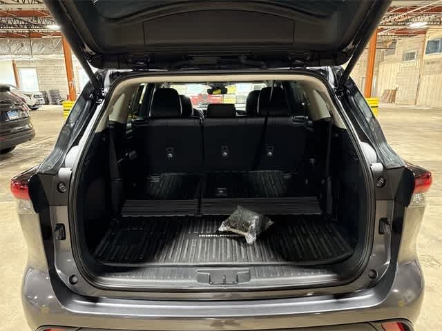 Thumbnail: 2024 Toyota Highlander - 11