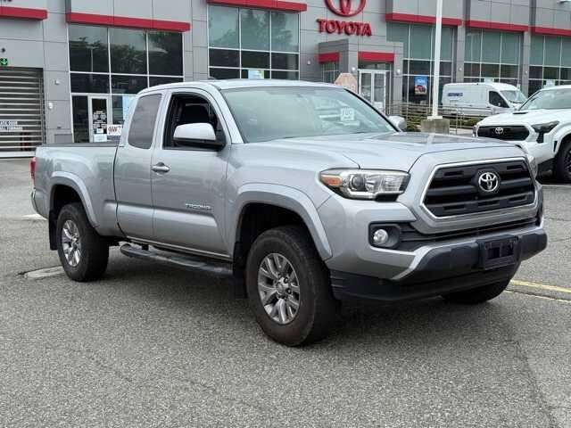 Thumbnail: 2017 Toyota Tacoma - 3