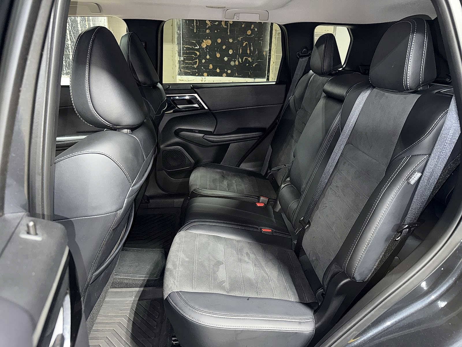 Thumbnail: 2024 Mitsubishi Outlander - 17