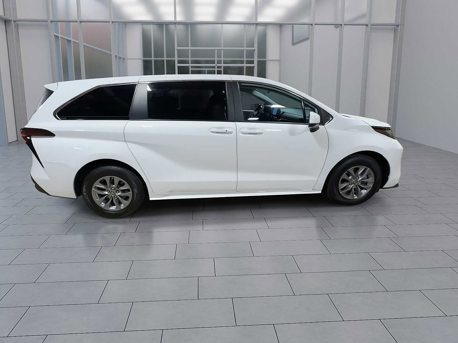 Thumbnail: 2022 Toyota Sienna - 9