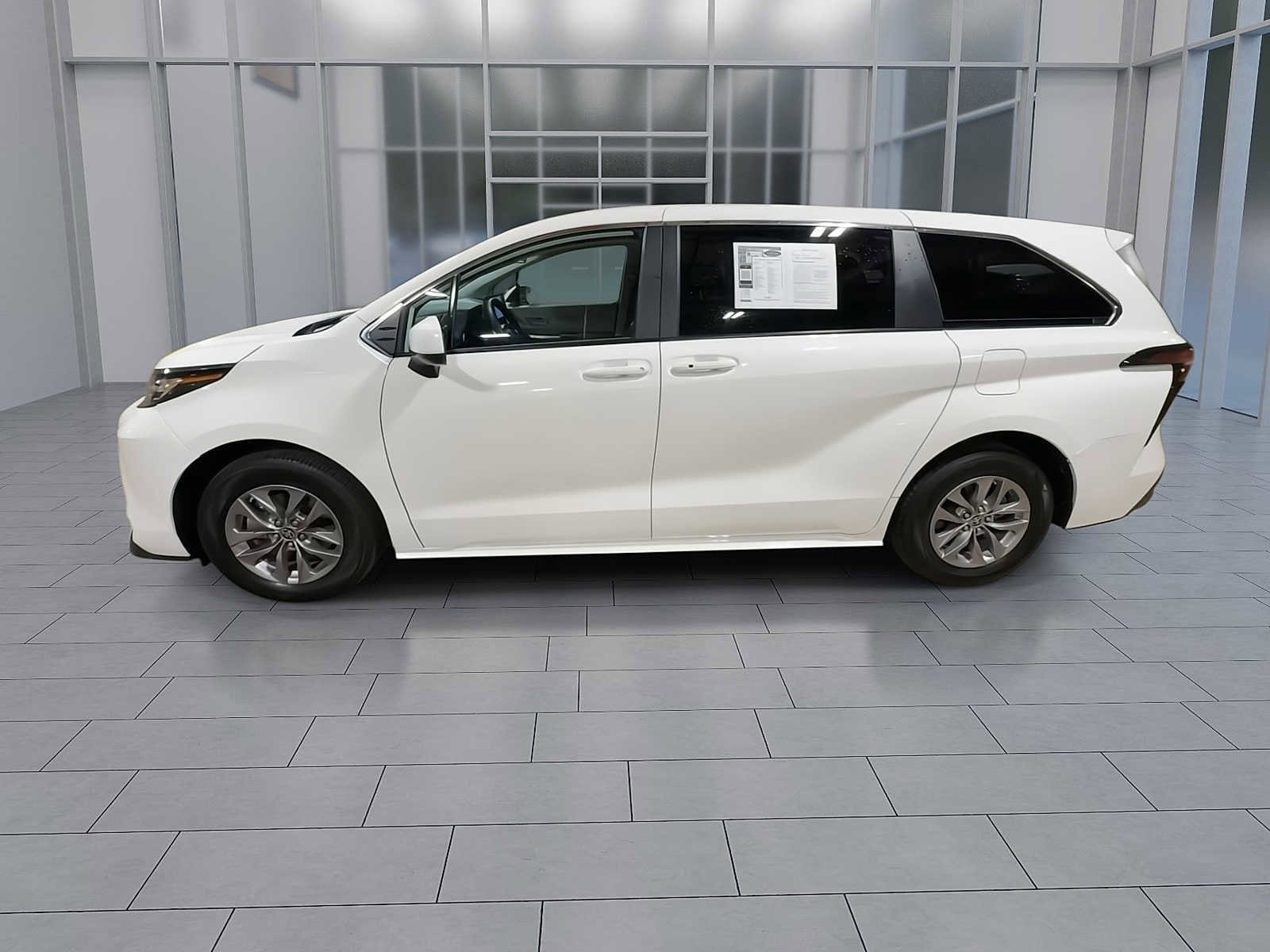 Thumbnail: 2022 Toyota Sienna - 5