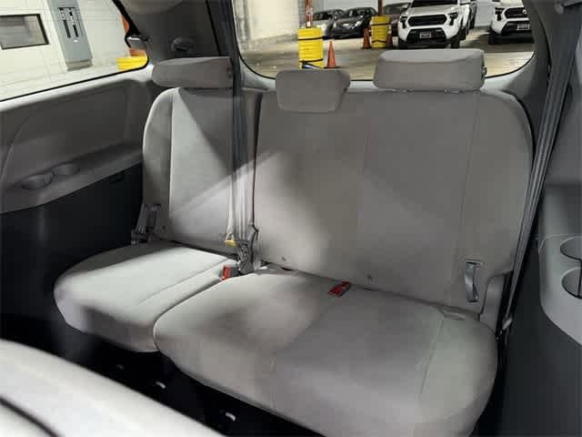 2020 Toyota Sienna SE 18