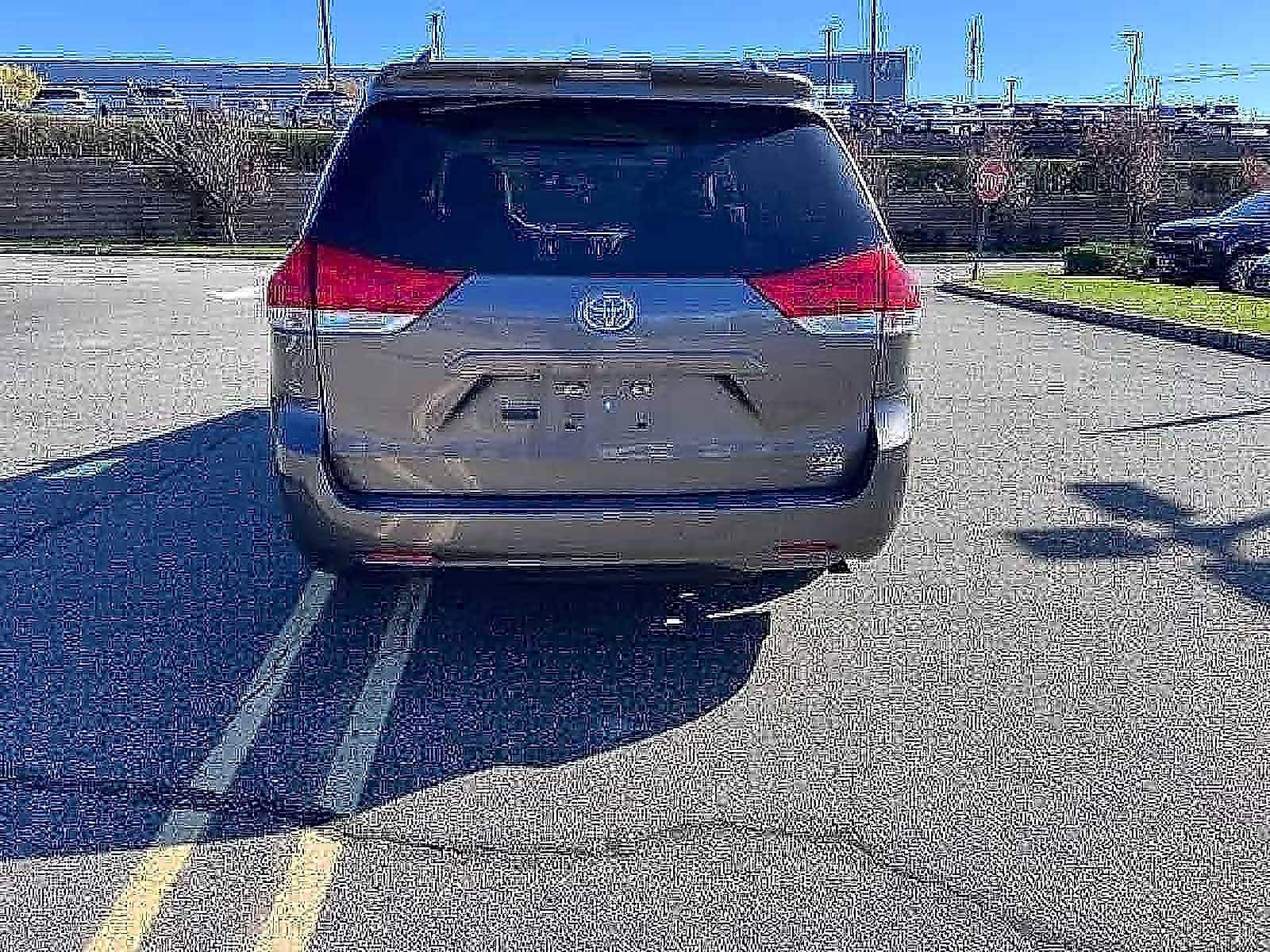 Thumbnail: 2013 Toyota Sienna - 5