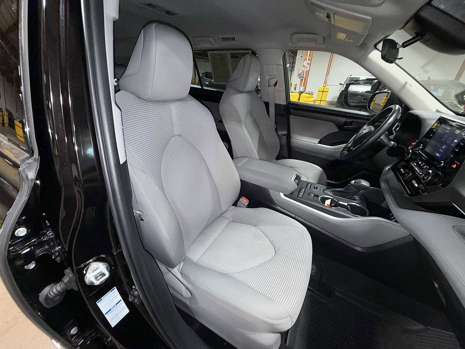 Thumbnail: 2022 Toyota Highlander - 15